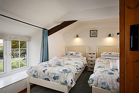 The Retreat - twin bedroom